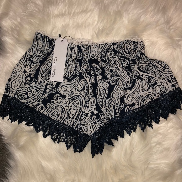 Love & Love medium shorts NWT - Picture 3 of 3